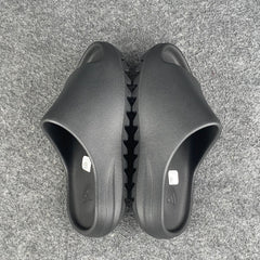 Yeezy Slides 'Onyx'